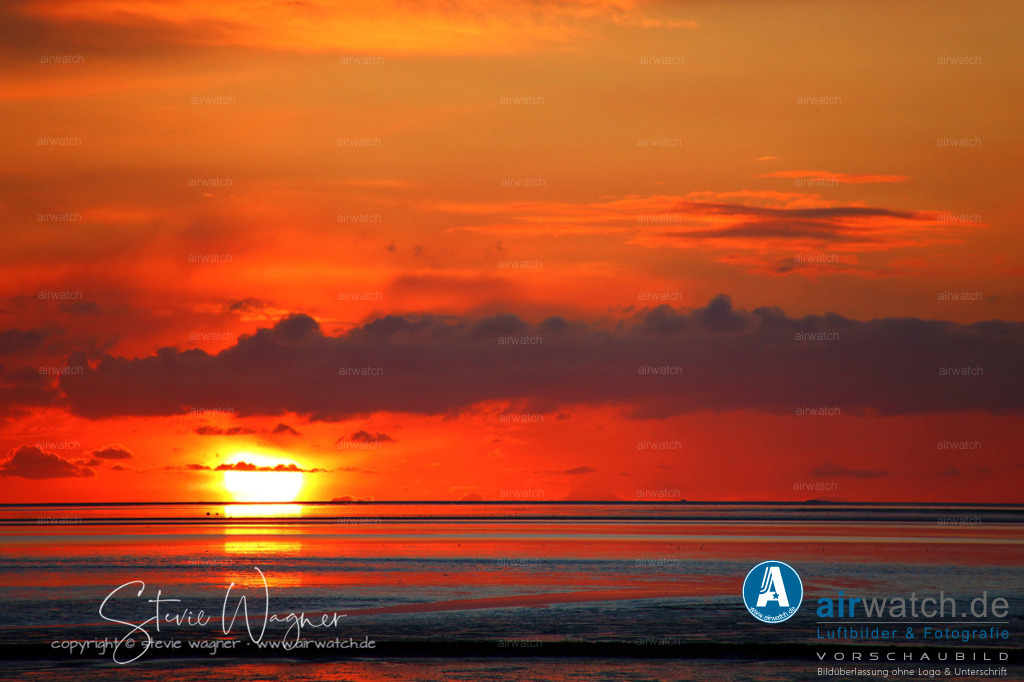 Nordsee, Nordfriesland, Beltringharderkoog, Luettmoorsee, Holmer Siel | Nordsee Sonnenuntergang Wattenmeer - Der Sonnenuntergang über dem Wattenmeer ist ein spektakulärer Anblick, der oft bei Ebbe bestaunt wird. Hier sind einige Orte, an denen Sie den Sonnenuntergang über dem Wattenmeer erleben können: Beltringharderkoog, Luettmoorsee, Holmer Siel