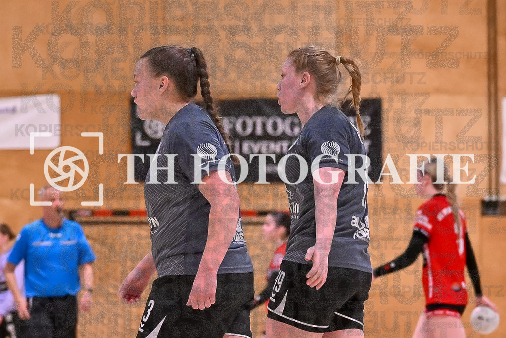 GER, SG Maulburg/Steinen - HB Kinzigtal, Handball, Suedbadenliga, 22. Spieltag, Saison 2023/2024, 27.04.2024 | Leonie Kiefer (SG Maulburg/Steinen, #03), Pia Weichenhein (HB Kinzigtal, #19)

GER, SG Maulburg/Steinen - HB Kinzigtal, Handball, Suedbadenliga, 22. Spieltag, Saison 2023/2024, 27.04.2024

Foto: TH Fotografie/Thomas Hess