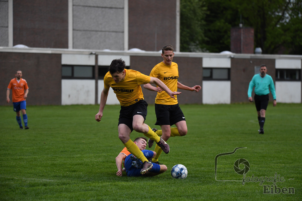 TuS Ofen-FC Ohmstede | Herren Kreispokal Halbfinale; TuS Ofen (orange)-FC Ohmstede (gelb) am 17.05.2023; in Ofen (Sportanlage Ofen), Photo: Philip Eiben 2023 - Realisiert mit Pictrs.com