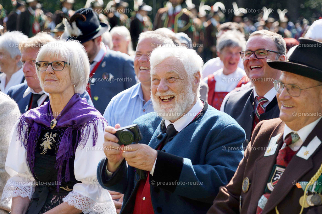 a-news-2023-Juli23-Regimentsschuetzenfest-Steeg-Feldmesse-DSC07097 | Info aus dem Bezirk Reutte/Ausserfern Tirol sowie eine umfangreiche Bilddatenbank über die gesamte Region: Lechtal, Talkessel Reutte, Tannheimertal, Zwischentoren. Lech, Plansee, Zugspitze, Grenztunnel, B179, Fernpassstraße, Verkehr, Lawinen, Tradition, - Realisiert mit Pictrs.com