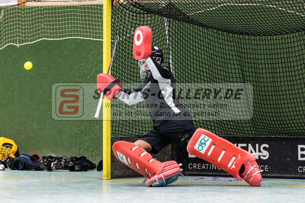 SFE_20250112_0028 | Köln, Deutschland, 12.01.2025:  ßHockey 1. Bundesliga Damen Rot-Weiss Köln - Crefelder HTC im KTHC Stadion Rot-Weiss Köln Tennis and Hockey Club am 12.01.2025 in Köln, Deutschland. (Foto von Stephan Fehrmann)Köln, Germany, 12.01.2025: ßHockey 1. Bundesliga Damen Rot-Weiss Köln - Crefelder HTC in KTHC Stadion Rot-Weiss Köln Tennis and Hockey Club at 12.01.2025 in Köln, Deutschland. (Foto from Stephan Fehrmann)