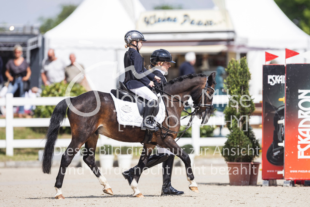 260509_PfSpTa_16_Führzügel-WB-620 | Deine schönsten Turniermomente als professionelle Fotos! Entdecke hochwertige Pferdesport-Fotografie im Online-Shop. Jetzt Fotos finden & bestellen!