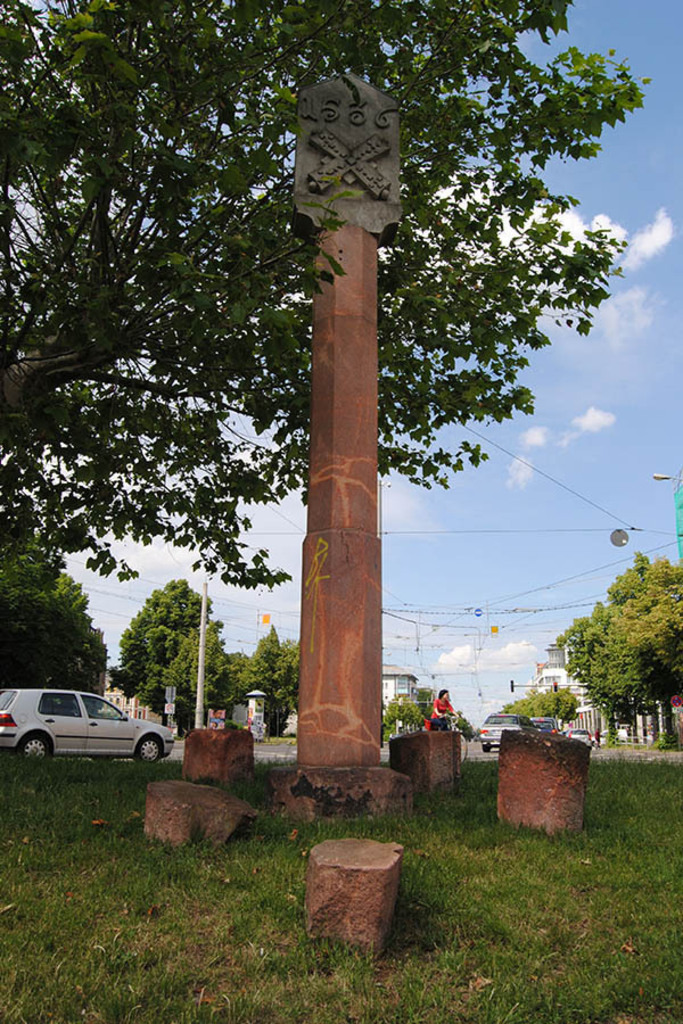 Foto: Leipzig - Connewitzer Kreuz | Das Team hinter BILDLEXIKON LEIPZIG bündelt historische wie aktuelle Informationen über die Stadt Leipzig in Text und Bild auf einer Plattform und stellt diese der interessierten Öffentlichkeit zur Verfügung.