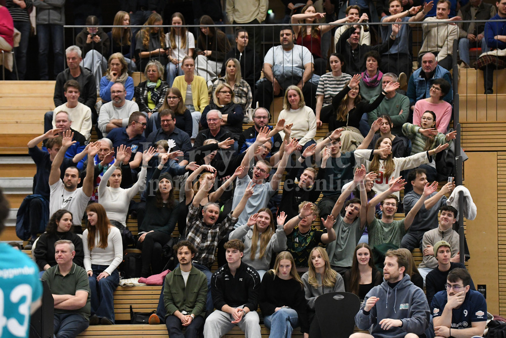 TSV Deggendorf  : VC Eitting 09 | gut gelaunte Fans der Deggendorfer Volleyballer - Realisiert mit Pictrs.com