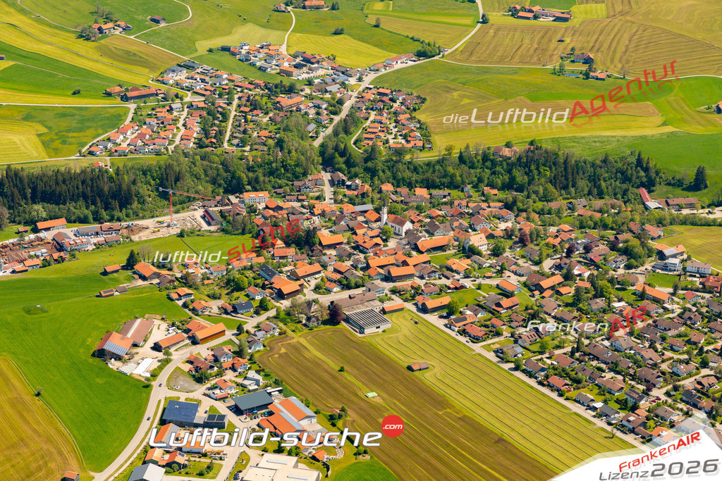 Das Luftbild zeigt :  Görisried - Die Luftaufnahme wurde 2024 vom UL-Flugzeug aus erstellt ( keine Drohne ) - Hochauflösende Luftaufnahme - Für grossformatige Ausdrucke geeignet. Die Geschenkidee !Mit Lizenz und Bildrechte bestellbar