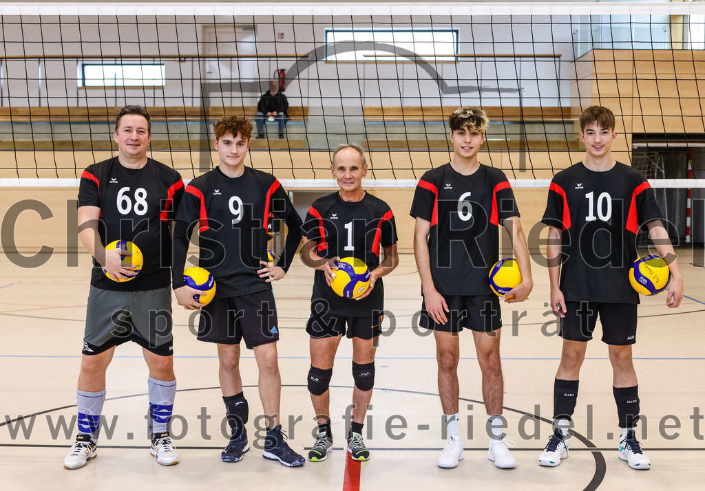 2021-11-27_004_TuS_Oberding_II_gegen_MTV_1881_Ingolstadt_III | Oberding, Deutschland, 27.11.2021:
Volleyball, Kreisliga 2021 / 2022, 5. Spieltag, TuS Oberding II gegen MTV 1881 Ingolstadt III, Endergebnis: 3:2

Thomas Forster (TuS Oberding, #68), Hayden Lorenz (TuS Oberding, #9), Andreas Ruß (TuS Oberding, #1), Nicolas Barbona (TuS Oberding, #6), Christian Tiru (TuS Oberding, #10)

Foto: Christian Riedel / fotografie-riedel.net