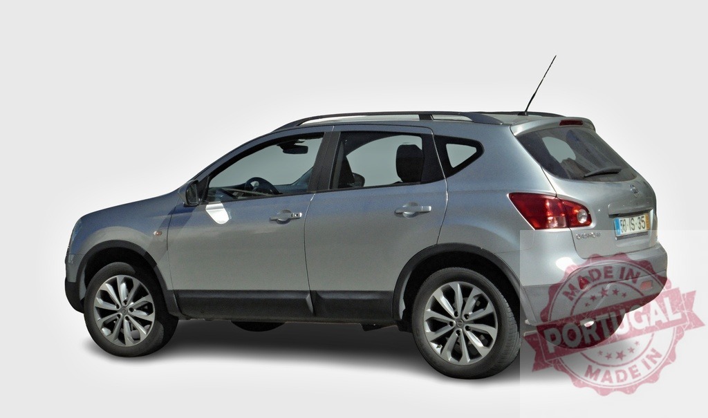 Nissan Qashqai showing its side isolated on white | Silver Nissan Qashqai crossover SUV car parked, exhibiting its side view, isolated on white background - Realized with Pictrs.com
