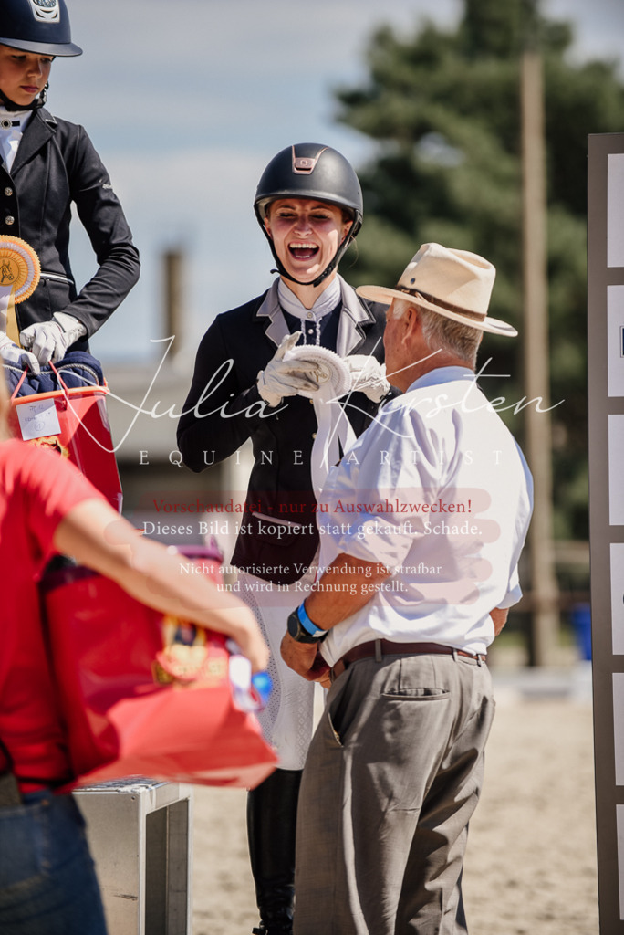 DSC_8847 | Pferde- und Turnierfotografie in Westsachsen. Pferdeportraits, Auftragszeichnungen und intuitive Kunst.