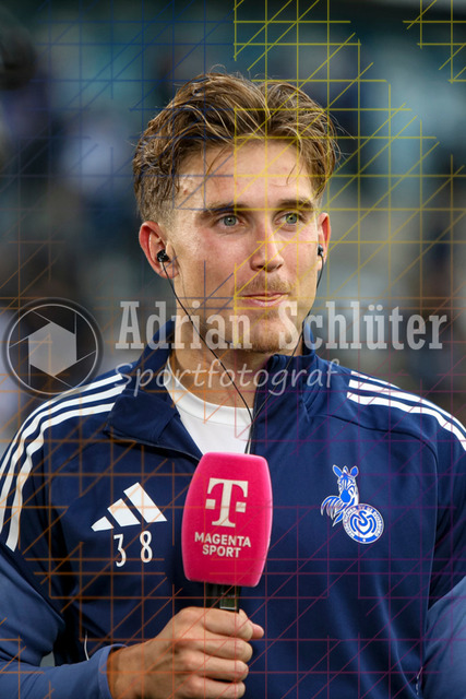 MSV Duisburg vs VfB Stuttgart II - 3. Liga | Duisburg, Deutschland, 02.08.25:   Patrick Sussek (MSV Duisburg) im Interview waehrend des Spiels der 3. Liga MSV Duisburg vs VfB Stuttgart II in der schauinsland-reisen-arena(Foto von Brauer-Fotoagentur / Adrian Schlueter)