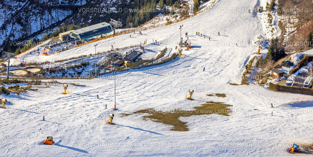 Winterberg260105117 | Luftbild, Talstation Panoramabahn und Talstation Schneewittchen, Buckelpiste Skipiste mit Bodenwellen für Freestyle-Skiing, Schneekanonen, Winterberg, Sauerland, Nordrhein-Westfalen, Deutschland
