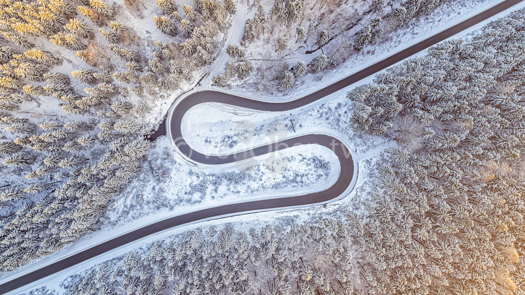 Straßenschleife bei Ebersdorf | Luftbilder, Drohnenbilder, Oberfranken, Bayern, Kronach, Lichtenfels, Kulmbach, Thüringen, Frankenwald, Thüringerwald - Realisiert mit Pictrs.com