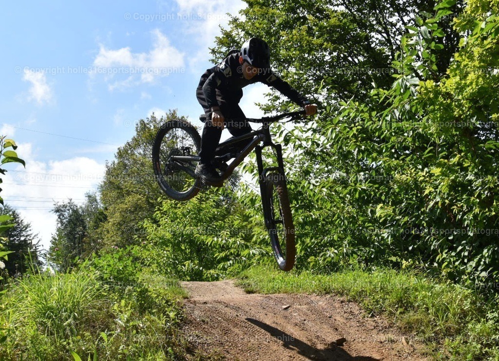 DSC_0029 | Sportfotografie , Motorsport, Motoross, Reitsport, Mointainbike, Enduro,
Landschaft , Outdoor, Eventfotografie, Landschaft, Bilder online bestellen - Realisiert mit Pictrs.com