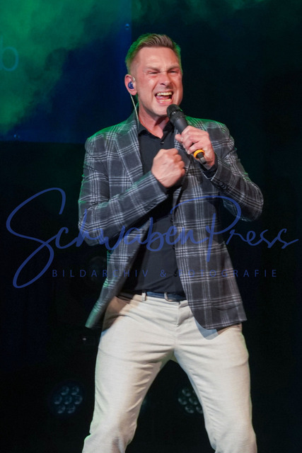 060424Ho1870 | Raimond Dex -Stauferkrone 2024
Der internationale Schlagerwettbewerb Stauferkrone wird 2024 bereits zum fuenften Mal von Maitis Media ausgerichetet. 
Deutschland, Donzodrf, Stadthalle, 06.04.2024


