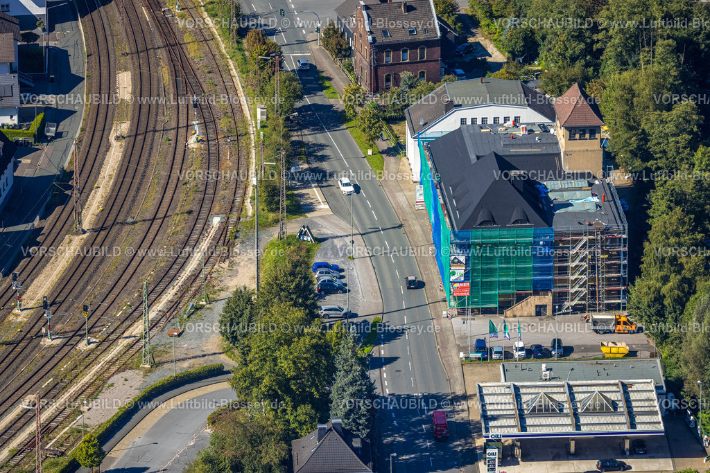 Lennestadt230910476Meggen | Luftbild, ELKUPA Gebäude Renovierung, Meggener Straße, Meggen, Lennestadt, Sauerland, Nordrhein-Westfalen, Deutschland
