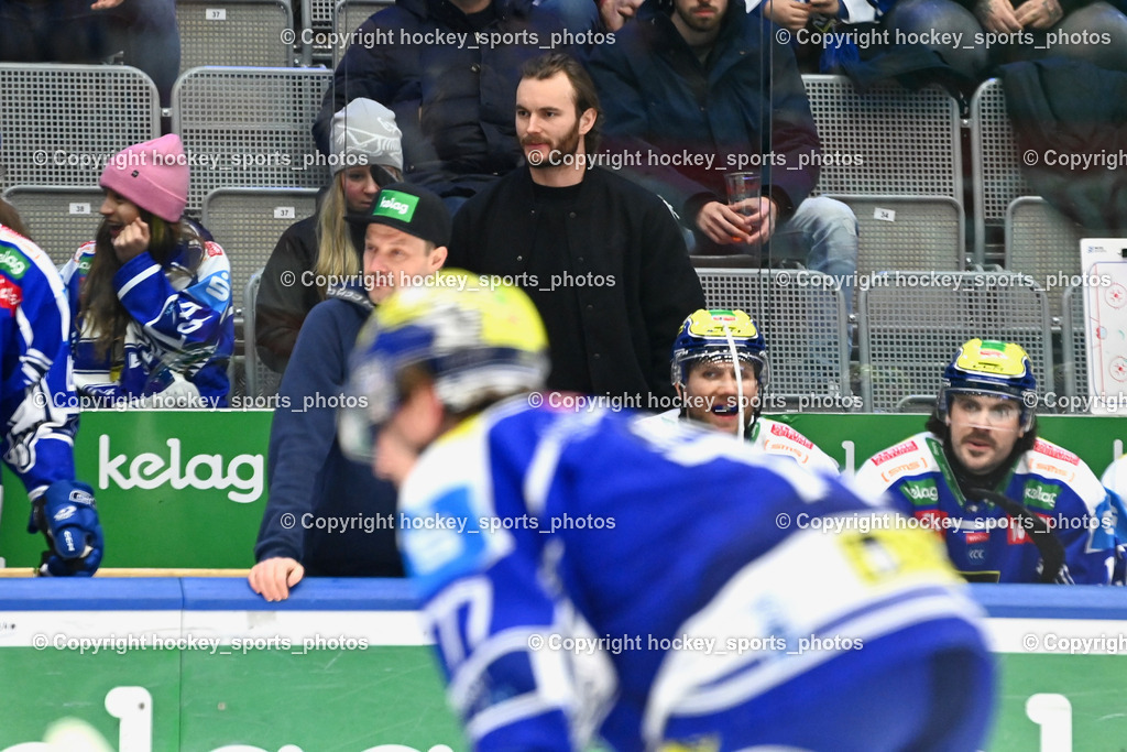 EC IDM Wärmepumpen VSV vs. Hydro Fehervar AV 19 | #9 Alexander Rauchenwald EC VSV, Christoph Apoloner Equipment Manager EC VSV, EC IDM Wärmepumpen VSV vs. Hydro Fehervar AV 19, EC IDM Wärmepumpen VSV vs. Hydro Fehervar AV 19  am 17.01.2026 in Villach (Stadthalle Villach), Austria, (Photo by Bernd Stefan)