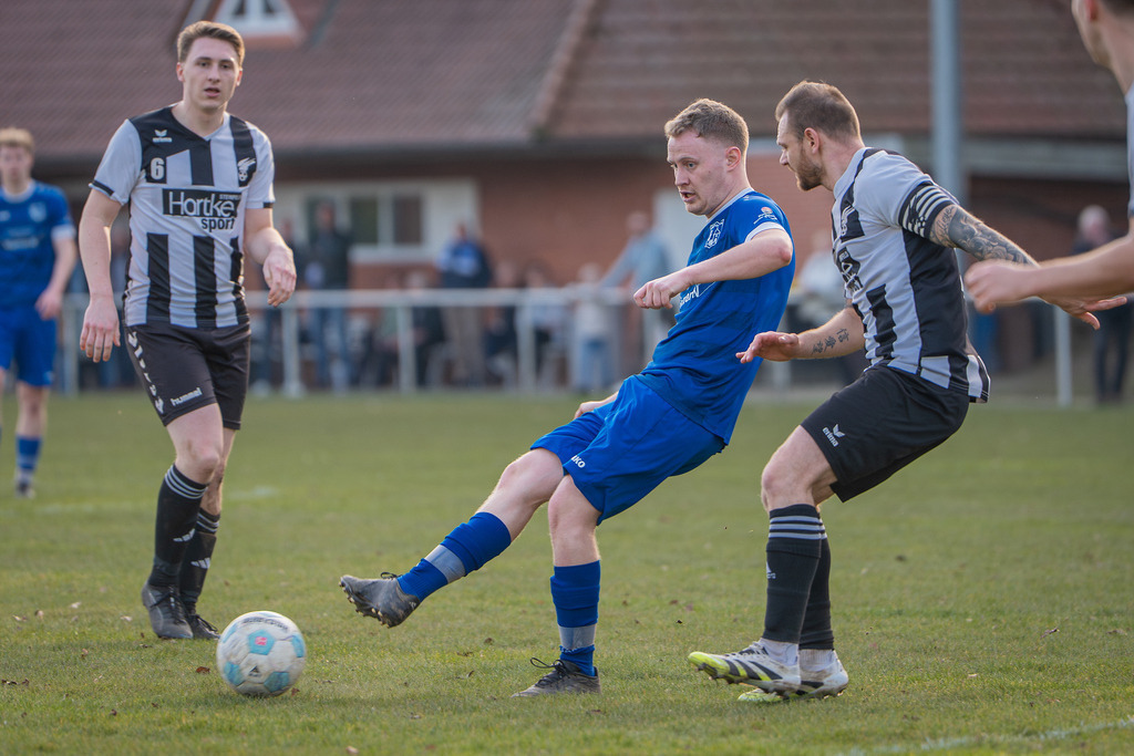 Fußball I Herren I Saison 2025-2026 I Kreisliga VEC I 17. Spieltag I BW Langförden - SV Falke Steinfeld I 7512 | jns.sportfotos - Realisiert mit Pictrs.com