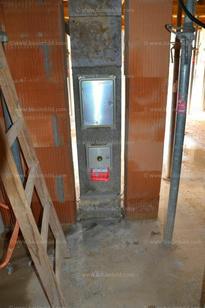 bib-lg08-schornstein-0030 | Nach LV-Leistungsgruppen sortierte Detailfotos über den Bau eines Hauses. Alle Hausbau-Bilder direkt vom Urheber und Autor der Website Haus-Selber-Bauen.com