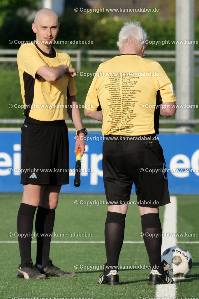Fußball Kreispokal 25/26 Ü 32 : Spiel um Platz 3 : SV 08/29 Friedrichsfeld - SV Ringenberg AH  2 : 1 | Fußball Kreispokal 25/26 Ü 32 : Spiel um Platz 3 : SV 08/29 Friedrichsfeld - SV Ringenberg AH  2 : 1Spielort : Voerde Friedrichsfeld - Realisiert mit Pictrs.com