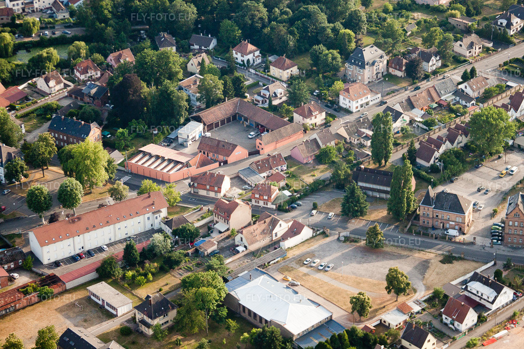 Vue aérienne: Vue de la ville à Oberhoffen-sur-Moder dans le département Bas Rhin, France. Photo: IMG_30444.jpg prise le 09/07/2010 par Werner Riehm/FLY-FOTO.euRésolution de l'original: 4752 x 3168 px