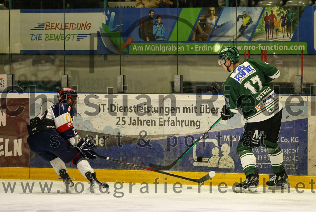 2024-01-05_038_TSV_Erding_gegen_VfE_Ulm-Neu-Ulm | Erding, Deutschland, 05.01.2024:
Eishockey, Bayernliga Vorrunde 2023 / 2024, 22. Spieltag, TSV Erding gegen VfE Ulm/Neu-Ulm, Endergebnis: 7:6

Elia Ostwald (Erding Gladiators, #17)

Foto: Christian Riedel / fotografie-riedel.net