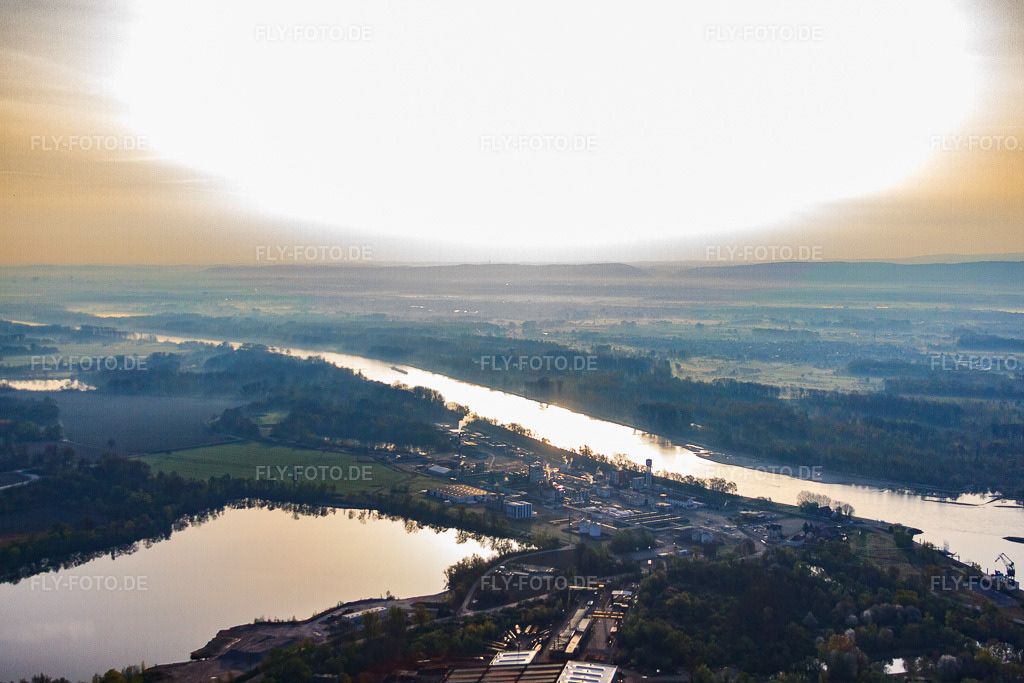 Luftbild: Bassin des Mouettes und Rhein am Morgen in Lauterbourg im Bundesland Bas-Rhin in Frankreich.Foto: IMG_63603.jpg vom 30.03.2014 durch Werner Riehm/FLY-FOTO.deAuflösung des Originals: 4752 x 3168 px