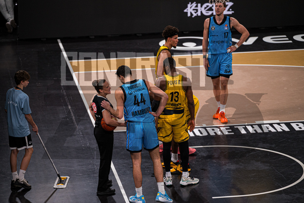 Basketball I Herren I Bundesliga I Saison 2025/2026 I 8. Spieltag I Veolia Towers Hamburg - MHP Riesen Ludwigsburg | CONTRAST ZERØ MEDIA - Realisiert mit Pictrs.com