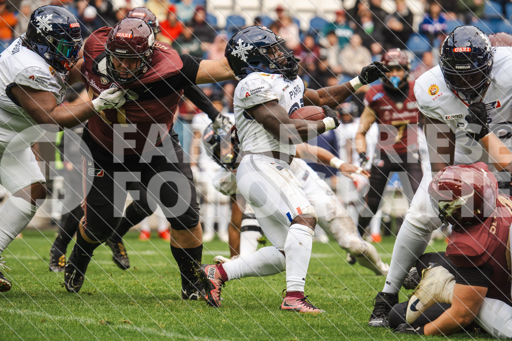 GER Rhein Fire vs. Paris Musketeers, Football, European League of Football, Spieltag 4, Saison 2025, 08.06.2025 | GER Rhein Fire vs. Paris Musketeers, Football, European League of Football, Spieltag 4, Saison 2025, 08.06.2025Foto: Fabian Friese - Realisiert mit Pictrs.com