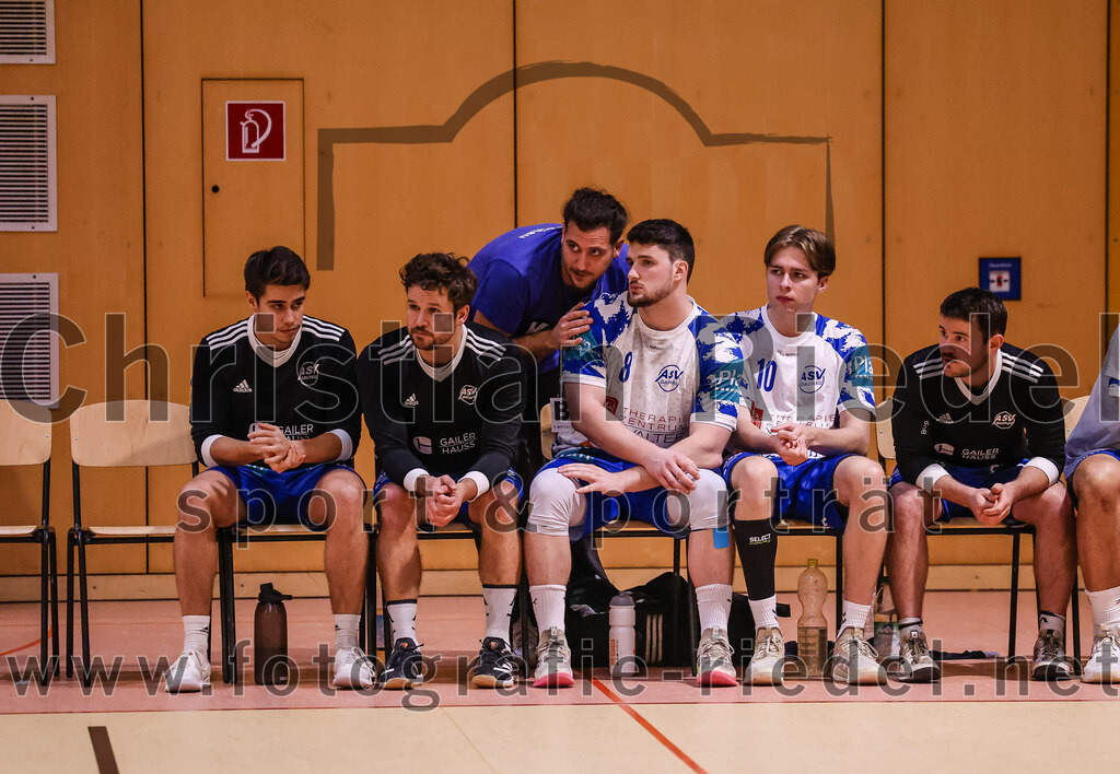 2024-11-24_045_SpVgg_Altenerding_gegen_ASV_Dachau | Erding, Deutschland, 24.11.2024:Handball, Bezirksoberliga Männer 2024 / 2025, 8. Spieltag, SpVgg Altenerding gegen ASV Dachau, Endergebnis: 30:23Quirin Westermaier (ASV Dachau), Felix Eckstein (ASV Dachau, #8), Nicolas Fill (ASV Dachau, #10)Foto: Christian Riedel / fotografie-riedel.net