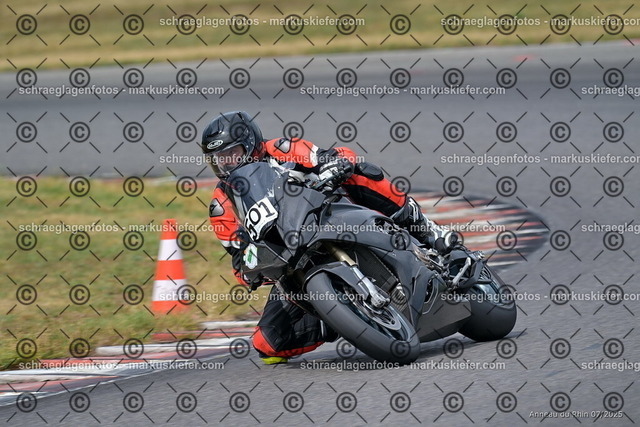 25bt05-1659 | markuskiefer.com - Realisiert mit Pictrs.com