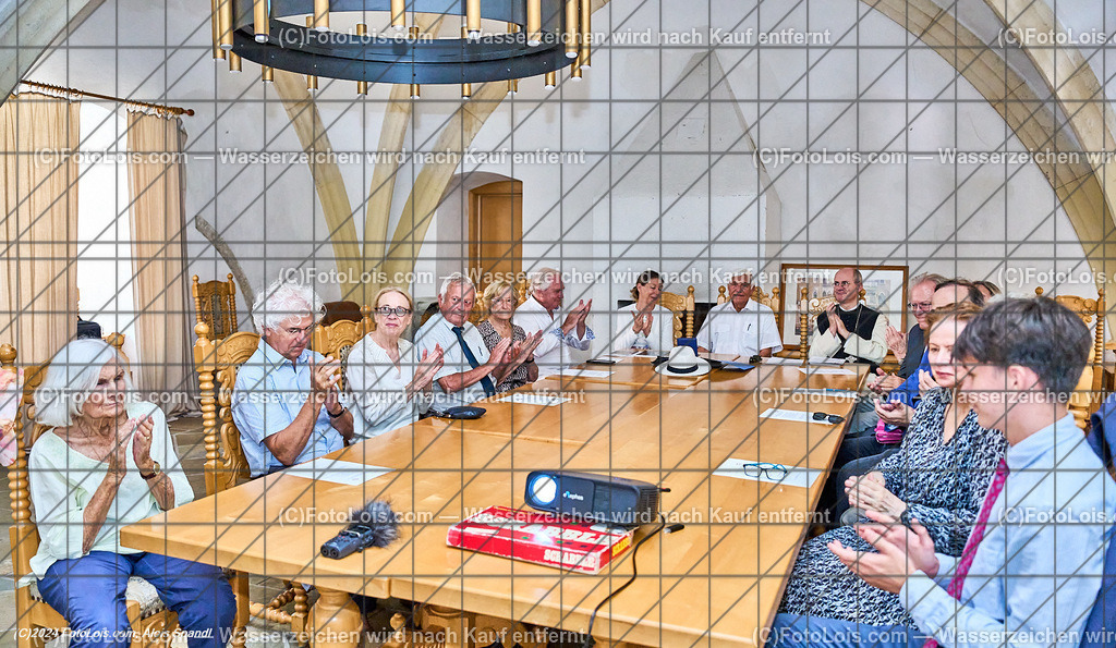 ALP8088_Kartause Gaming_Jubilaeum-Ehrung_Vigneron Jacques | (C)FotoLois.com, Alois Spandl. Ehrung Buchautor Jacques Vigneron aus Ferret, Feier 700 Jahre Hochzeit von Albrecht II mit Johanna von Pfirt, Fr 16. August 2024.