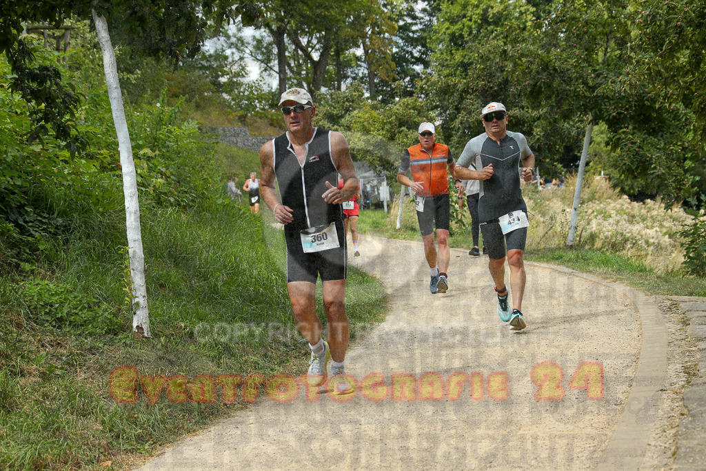250824_1342_EX1_3348 | Sportfotografie im Rhein-Sieg Kreis, Köln, Bonn, NRW, Rheinland Pfalz, Hessen, etc. Unser Tätigkeitsfeld umfasst den Laufsport vom Volkslauf über den Marathon, Duathlon, Triathon bis zum Ultralauf wie Kölnpfad Ultra oder Schindertrail.