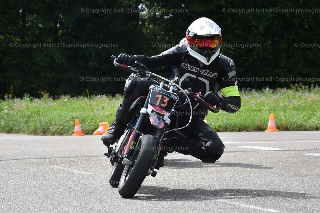 DSC_0627 | Sportfotografie , Motorsport, Motoross, Reitsport, Mointainbike, Enduro,
Landschaft , Outdoor, Eventfotografie, Landschaft, Bilder online bestellen - Realisiert mit Pictrs.com