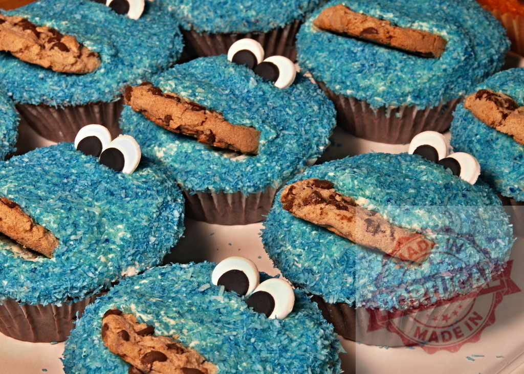 Cookie Monster cupcakes with chocolate chip cookies | Cookie Monster themed cupcakes featuring blue frosting, googly eyes, and chocolate chip cookies - Realized with Pictrs.com