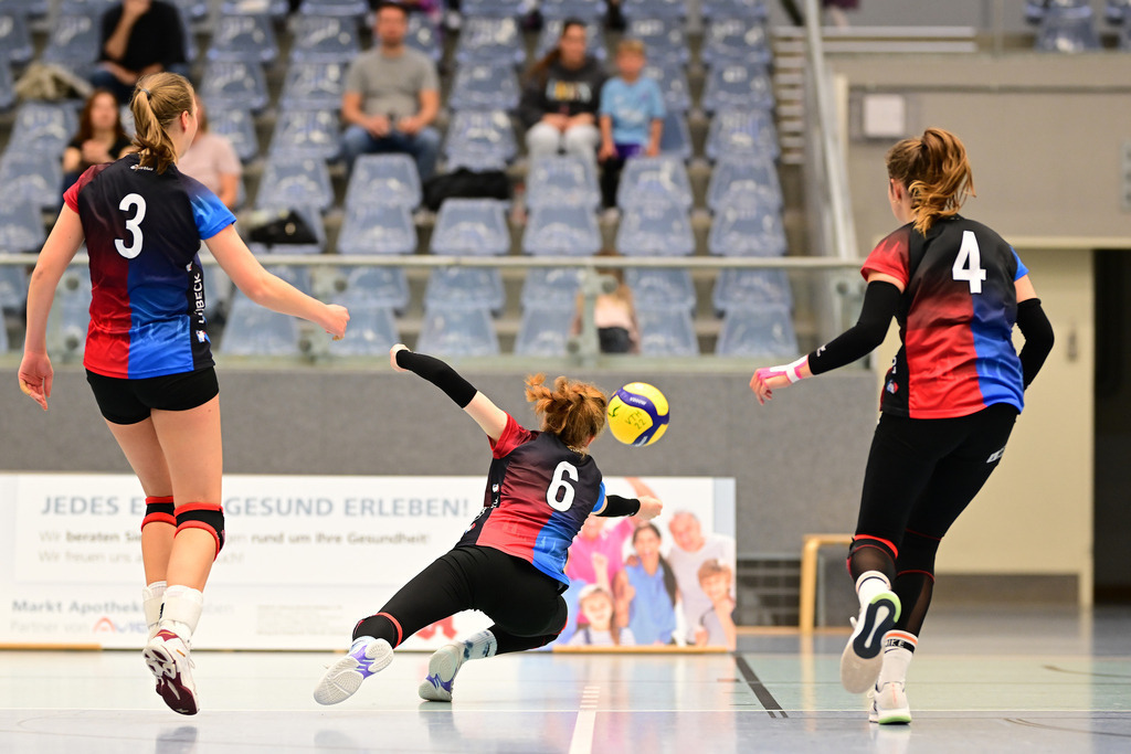Volleyball I Frauen I Saison 2024-2025 I Regionalliga Nord I VT Hamburg - VSG Lübeck | Der Sportfotograf. - Realisiert mit Pictrs.com