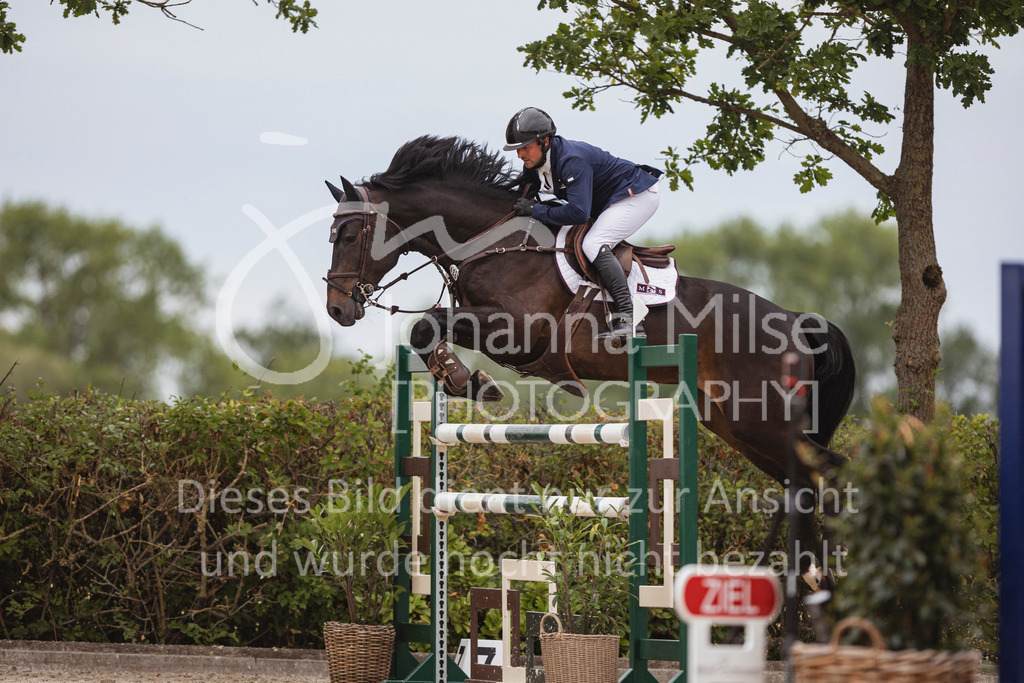 240614_Lemwerder_S1-Springen-553 | Deine schönsten Turniermomente als professionelle Fotos! Entdecke hochwertige Pferdesport-Fotografie im Online-Shop. Jetzt Fotos finden & bestellen!