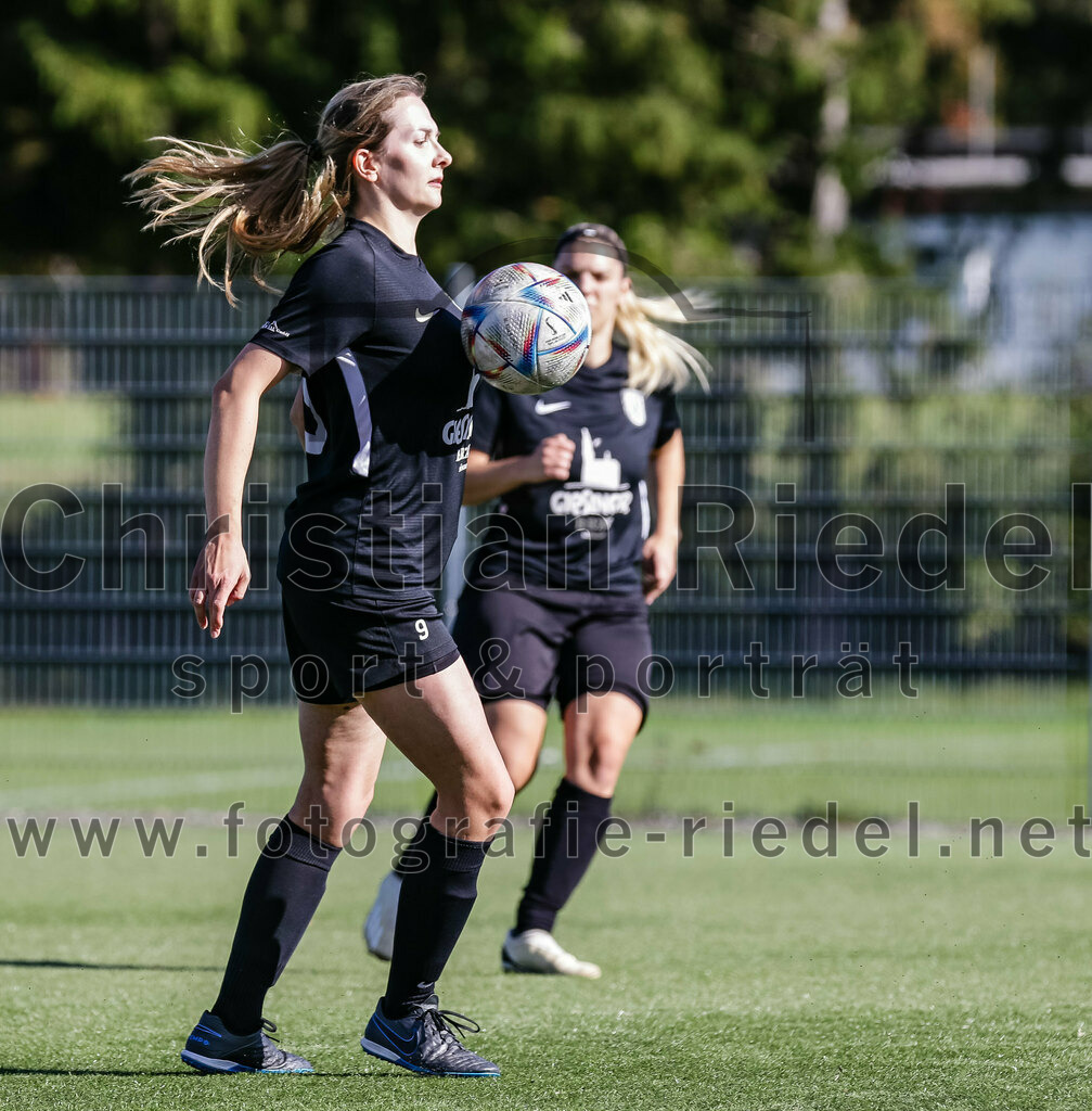 2023-10-21_045_FC_Langengeisling_gegen_TSV_Eching | Erding, Deutschland, 21.10.2023:
Fußball, Bezirksoberliga 2023 / 2024, 8. Spieltag, FC Langengeisling gegen TSV Eching, Endergebnis: 0:0

Anna Zieglmeier (TSV Eching, #9)

Foto: Christian Riedel / fotografie-riedel.net