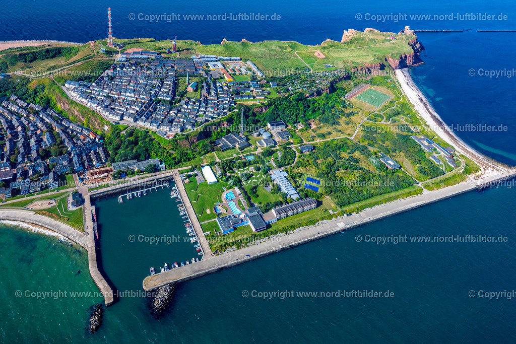 Helgoland_ELS_7705280824 | HELGOLAND 28.08.2024 Parkanlage " Kurpark " an der Straße Kurpromenade in Helgoland im Bundesland Schleswig-Holstein, Deutschland. // Park of " Kurpark " on street Kurpromenade in Helgoland in the state Schleswig-Holstein, Germany. Foto: Martin Elsen