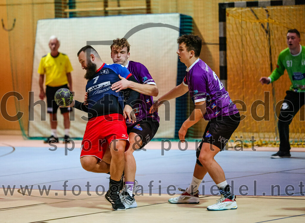 2023-10-14_076_SpVgg_Altenerding_gegen_HSG_Freising_Neufahrn | Erding, Deutschland, 14.10.2023:
Handball, Bezirksoberliga Männer 2023 / 2024, 4. Spieltag, SpVgg Altenerding gegen HSG Freising-Neufahrn, Endergebnis: 27:26

Emad Huzejrovic (HSG Freising-Neufahrn, #7), Jabob Thees (SpVgg Altenerding, #3)

Foto: Christian Riedel / fotografie-riedel.net