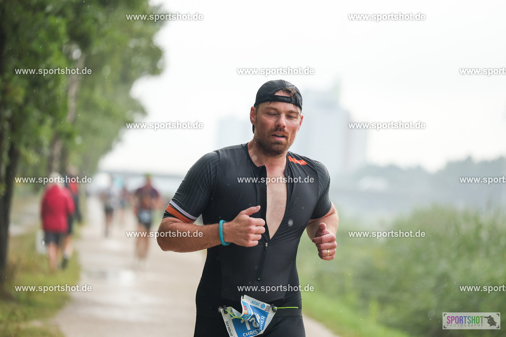 LUR_1042 | 34. M-net Erlanger Triathlon 2025 #erlangertriathlon  #mnettriathlon2025 #mnettriathlon #team #olympischedistanz #mitteldistanz #triathlon #maindonaukanal  #erlangertriathlon2025 #yourpictrs #tv1848 #tv1848erlangen  #triathlonbayern #sportinerlangen #demsportverbunden #sportshot_your_pictrs Copyright: www.sportshot.de