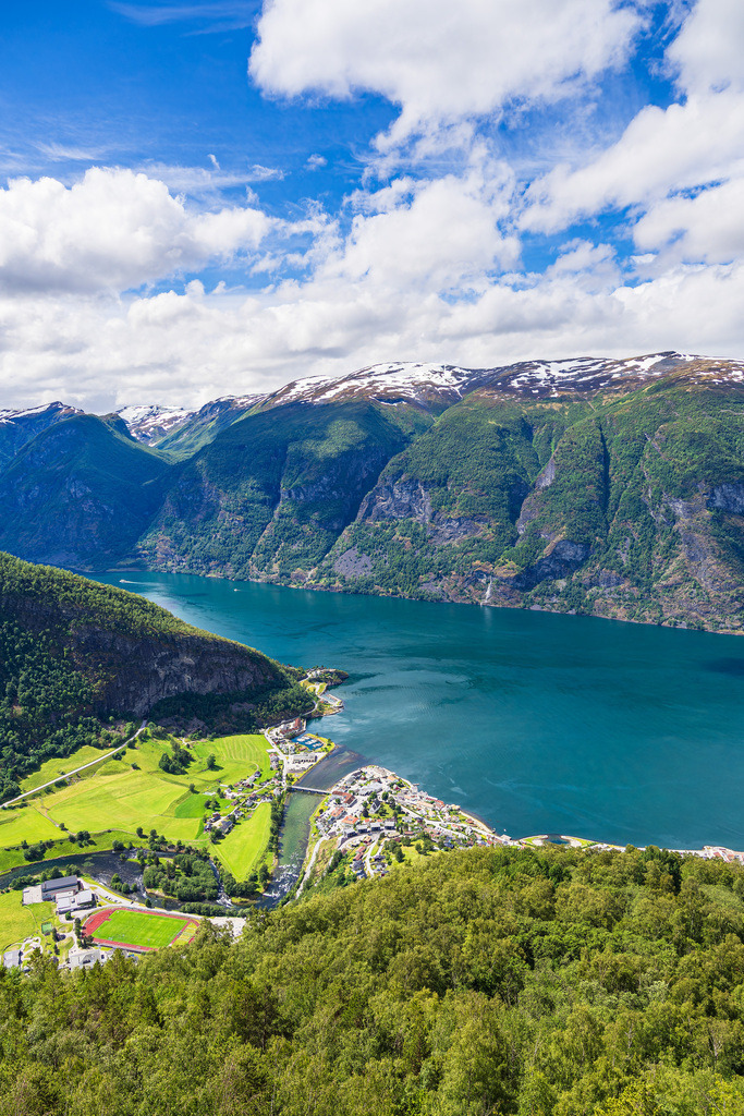 Blick vom Stegastein über den Aurlandsfjord in Norwegen | Blick vom Stegastein über den Aurlandsfjord in Norwegen.