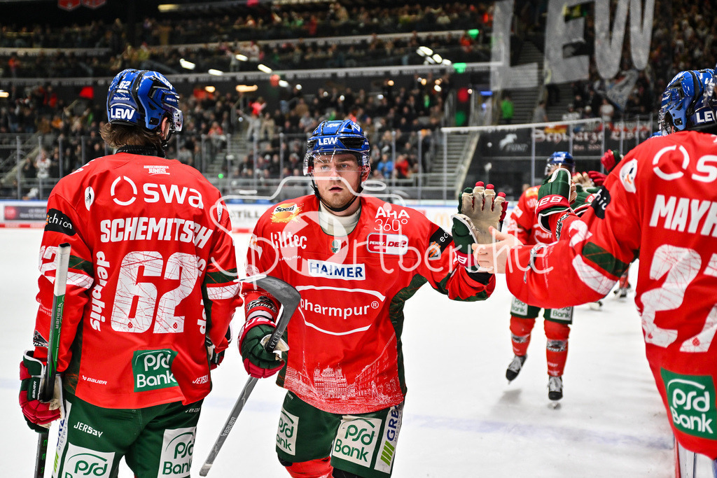 Augsburger Panther - Eisbären Berlin | AUGSBURG, GERMANY - 27. JANUARY: Jubel der Hausherren nach dem Treffer zum 1-1 Ausgleich durch Alexander BLANK (Augsburger Panther 26) / Tor / Torschuetze / Freude / Happy während dem Match zwischen den Augsburger Panthern und den Fischtown Pinguins am 43. Spieltag der Penny DEL im Curt Frenzel Stadion