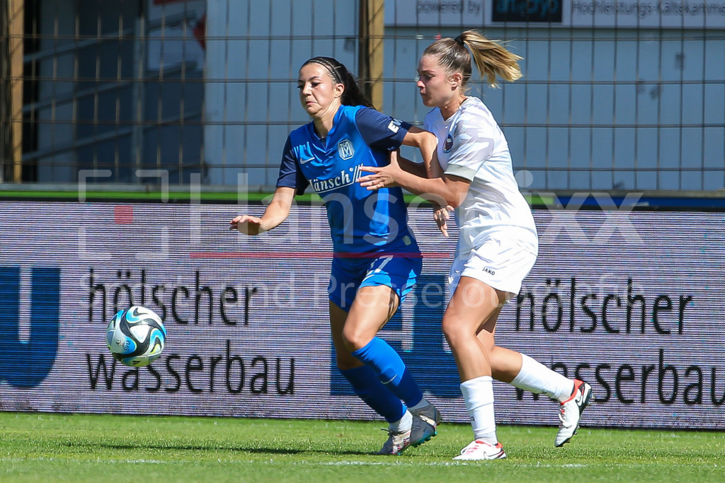 Fussball, 2. Frauen-Bundesliga, SV Meppen - 1. FFC Turbine Potsdam | v.li.: Vildan Kardesler (SV Meppen, 27) und Irena Kuznezov (1. FFC Turbine Potsdam, 4) im Zweikampf, Duell, Dynamik, Aktion, Action, Spielszene, DIE DFB-RICHTLINIEN UNTERSAGEN JEGLICHE NUTZUNG VON FOTOS ALS SEQUENZBILDER UND/ODER VIDEOÄHNLICHE FOTOSTRECKEN. DFB REGULATIONS PROHIBIT ANY USE OF PHOTOGRAPHS AS IMAGE SEQUENCES AND/OR QUASI-VIDEO.