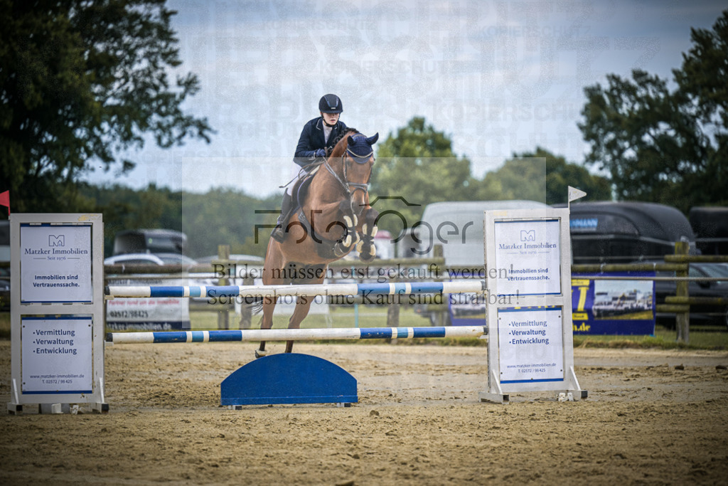 DOS_5070 | Entdecke hochwertige Reitturnierfotos von Foto Oger. Professionell, emotional und authentisch – jetzt Lieblingsmomente im Shop bestellen.Deutschlandweite Turnierfotografie. - Realisiert mit Pictrs.com