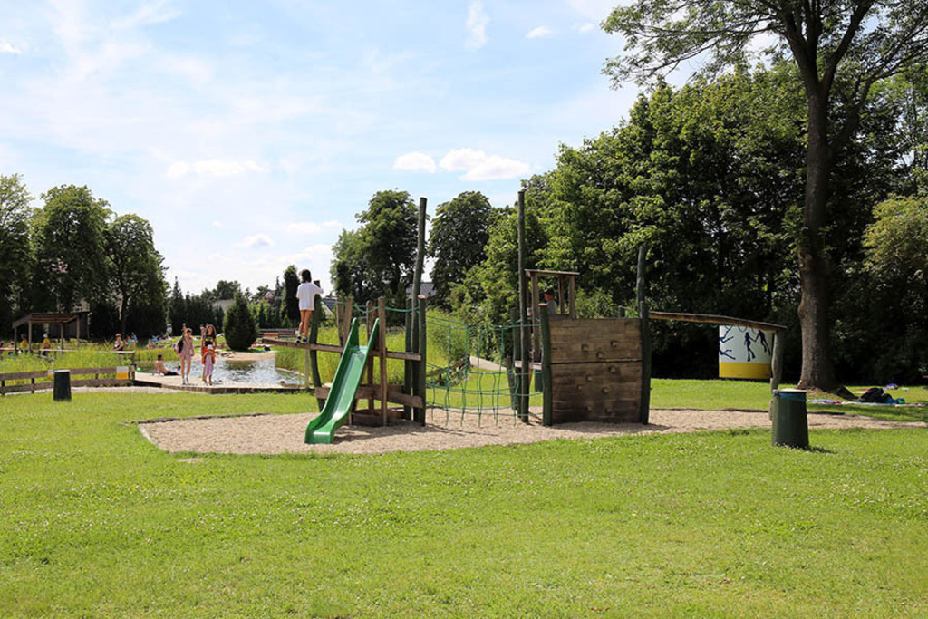 Ökobad Lindenthal | Das Team hinter BILDLEXIKON LEIPZIG bündelt historische wie aktuelle Informationen über die Stadt Leipzig in Text und Bild auf einer Plattform und stellt diese der interessierten Öffentlichkeit zur Verfügung.