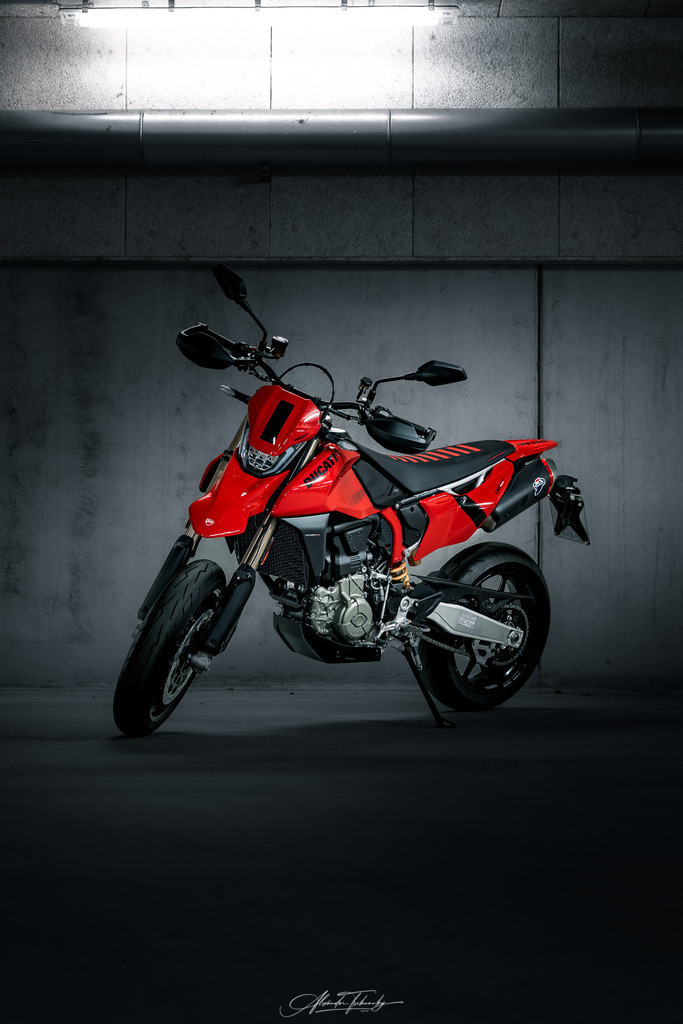 Hypermotard 698 Mono | Entdecken Sie die faszinierende Welt von Alexander Tschuncky Arts: Kreative Fotografie, atemberaubende Automobilkunst und hochwertiger Bilderdruck. Lassen Sie sich inspirieren! - Realisiert mit Pictrs.com