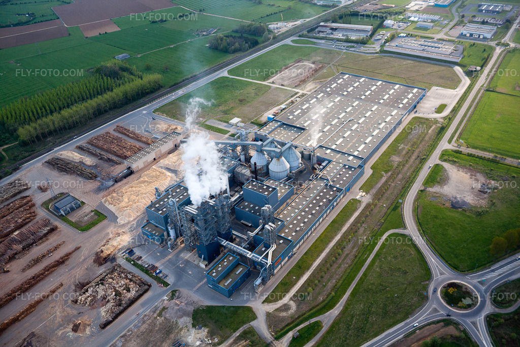Aerial view: Technical facilities in the UNILIN industrial area in Bazeilles in the state Ardennes, France. – Photo: IMG_39828.jpg taken on 04/16/2011 by Werner Riehm/FLY-FOTO.com – Resolution of the original: 4752 x 3168 px