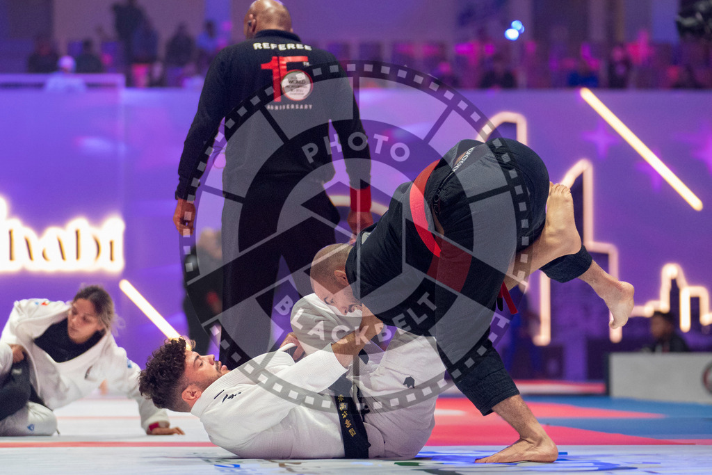 20231109PBB3683 | Fighters compete during the AJP World Professional Championship in the Mubadala Arena in Abu Dhabi, Arab United Emirates, on November 9, 2023.