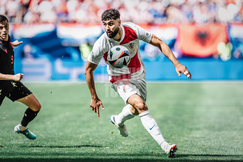 Fußball | Herren | UEFA-Fußball-Europameisterschaft 2024 | Gruppe B | Kroatien vs. Albanien | 19.06.2024 | Josko Gvardiol (#4, Kroatien) am Ball