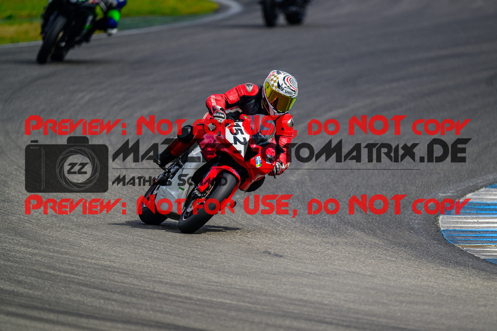 MaZZes_FotoMatrix_240615_6007705_7466 | ROT