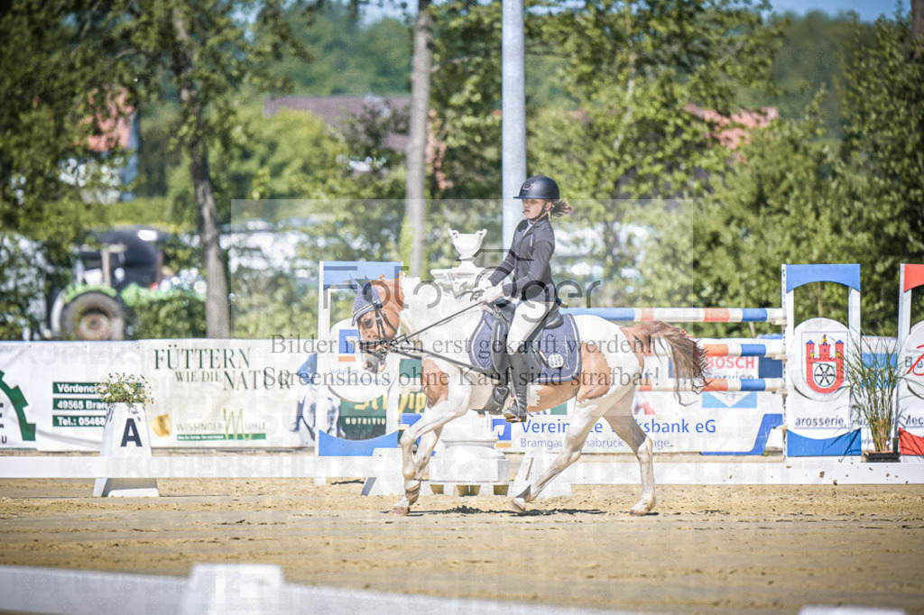 DOS_7791 | Entdecke hochwertige Reitturnierfotos von Foto Oger. Professionell, emotional und authentisch – jetzt Lieblingsmomente im Shop bestellen.Deutschlandweite Turnierfotografie. - Realisiert mit Pictrs.com